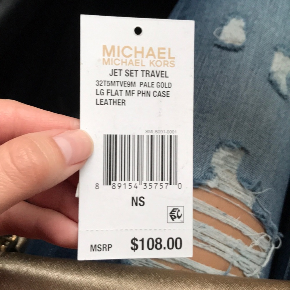 Michael Kors clutch wristlet  in pale gold - Picture 4 of 4